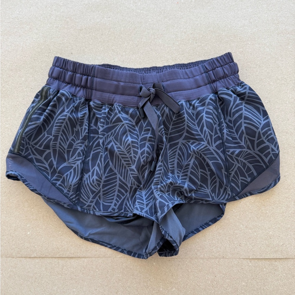 Lululemon — NWOT Hotty Hot Shorts Inseam 2.5” — Size 4